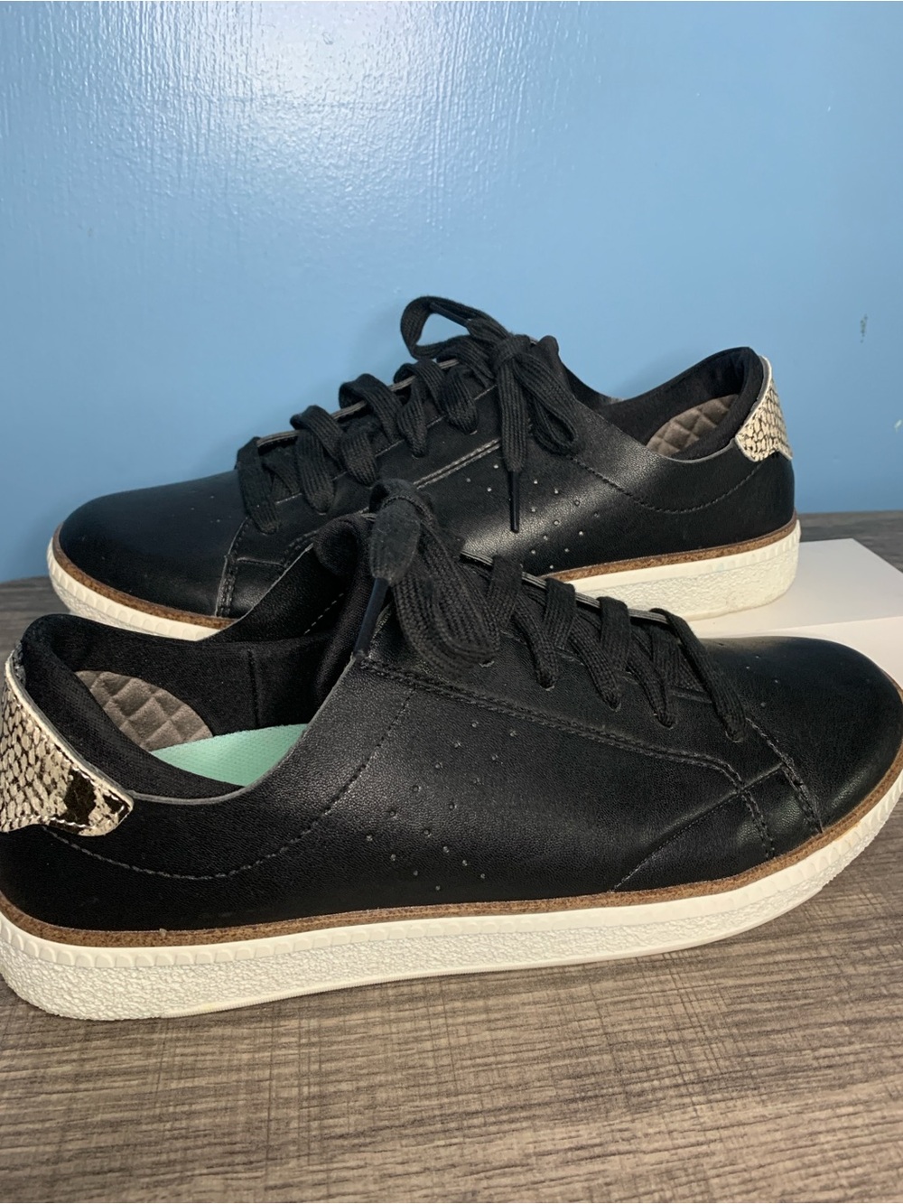 Dr. Scholl's Black Low-Top Lace-Up Women's Sneakers